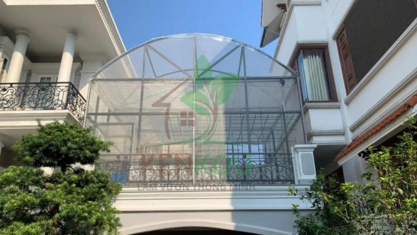 Vườn trồng rau trong nhà kính trên sân thượng